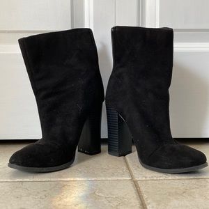 4in black boots with zipper in the back size 6 1/2
